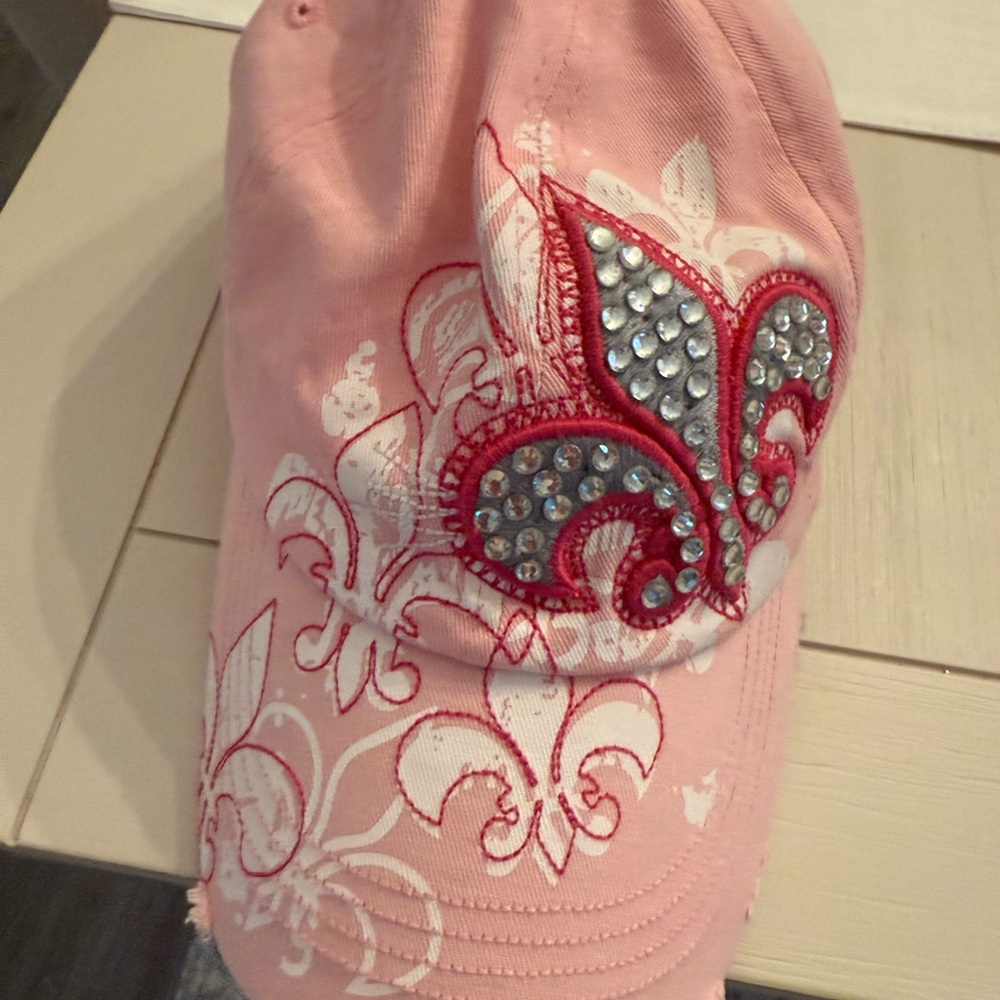 Pink💕 Cap with Rhinestone Fleur-de-Lis NWOT 🎀